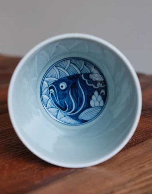Wood-fired Blue & White Big Head Fish Grip Cup
